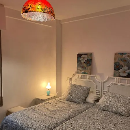 Luminoso Y Acogedor A Un Paso De La Playa Registro Turismo Vut 2467 As アパート
